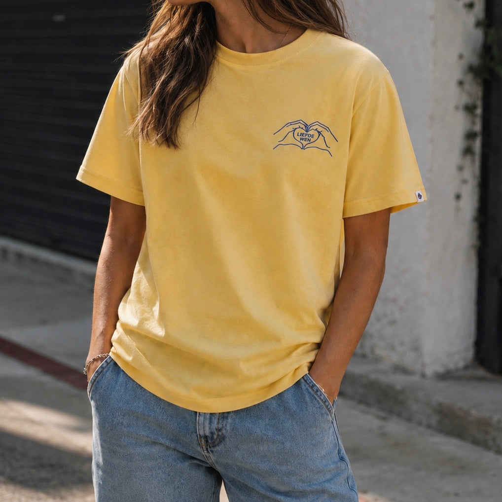 Liefde Wen Hands Tee